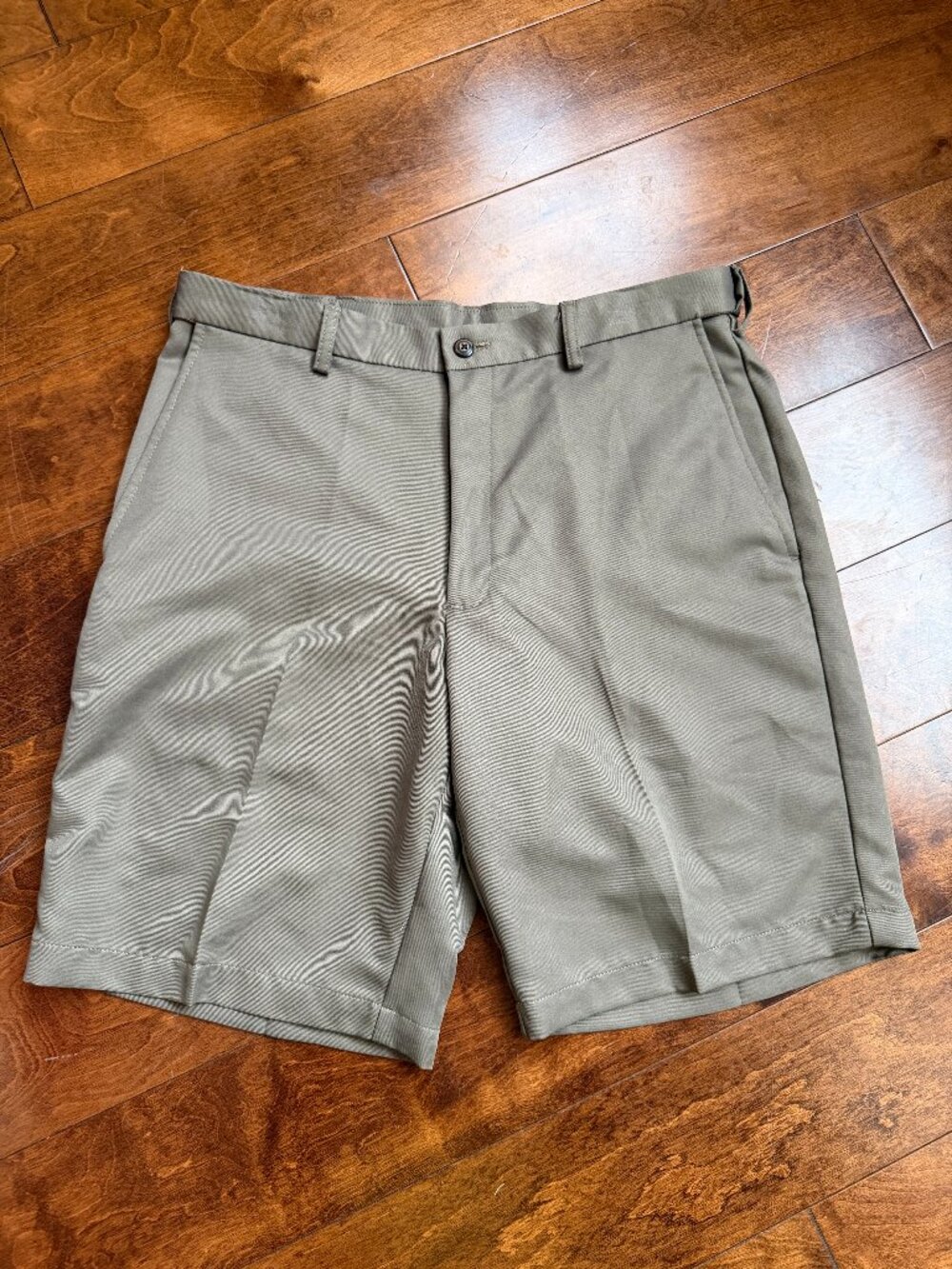Haggar Cool 18 Pro Shorts Size 32W, Olive Flat Front Stretch